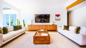 棕榈泉Serene home with pool with mountain views的相册照片