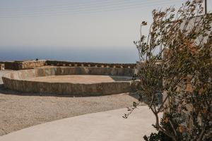 a stone circle in the middle of a patio at Venue Villas - Folegandros in Áno Meriá