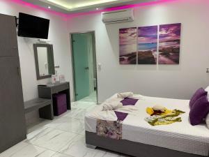 A bed or beds in a room at Alrose
