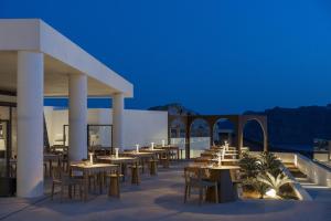 Бассейн в Santo Mine Oia Suites или поблизости