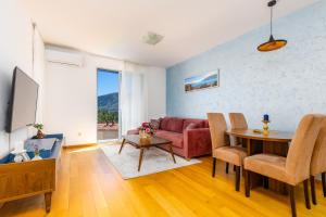 Apart hotel M S KATUNJANIN的休息区