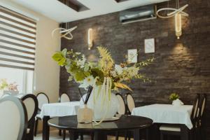 Garni Hotel Biser餐厅或其他用餐的地方