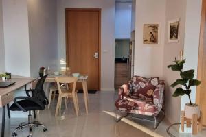 Posedenie v ubytovaní Lovely Cozy Condo In Trendy Fun Neighborhood