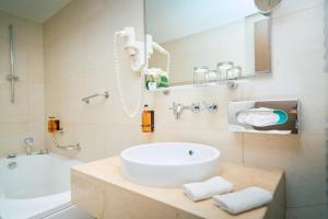 Ein Badezimmer in der Unterkunft ASTORIA Hotel Opatija