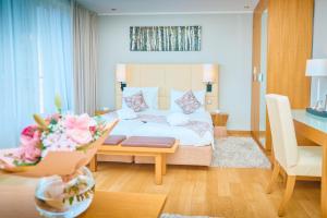 Ein Bett oder Betten in einem Zimmer der Unterkunft ASTORIA Hotel Opatija