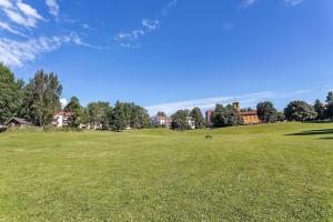 a green field with trees and buildings in the background at Popular area, central, 55m2, 1-4 guests in Oslo +6 photos