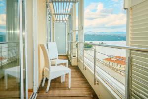 Ein Balkon oder eine Terrasse in der Unterkunft ASTORIA Hotel Opatija