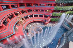 an overhead view of a water park with a fountain at エルザビル616 in Sumiyoshi