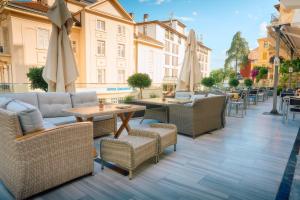 Ein Sitzbereich in der Unterkunft ASTORIA Hotel Opatija