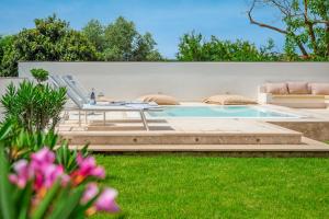 Bazén v ubytování Il Giardino Degli Aranci nebo v jeho okolí