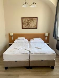 Posteľ alebo postele v izbe v ubytovaní Pető Apartman
