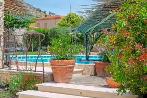 Bazén v ubytování Il Giardino Degli Aranci nebo v jeho okolí