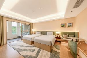 Postel nebo postele na pokoji v ubytování Tunchang Xiangshan Yunju Hotel
