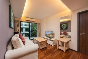 Μια τηλεόραση ή/και κέντρο ψυχαγωγίας στο The Title Condo by Tropiclook