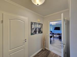 TV/Unterhaltungsangebot in der Unterkunft Strandvillen Binz - Ferienwohnung mit Panoramablick, 2 Schlafzimmern und Balkon SV-715