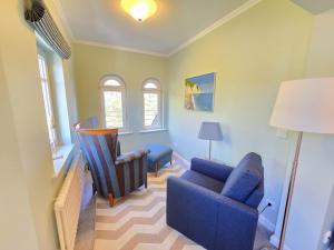 Ein Sitzbereich in der Unterkunft Strandvillen Binz - Ferienwohnung mit Panoramablick, 2 Schlafzimmern und Balkon SV-715