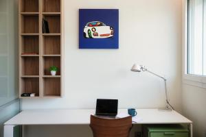 Televízia a/alebo spoločenská miestnosť v ubytovaní The Art House - by MyHomeInComo