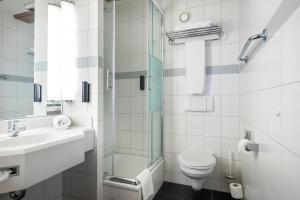 Koupelna v ubytování ACHAT Hotel Heppenheim
