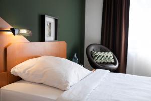 Postel nebo postele na pokoji v ubytování ACHAT Hotel Heppenheim