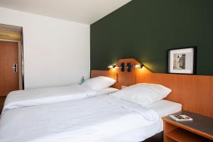 Postel nebo postele na pokoji v ubytování ACHAT Hotel Heppenheim