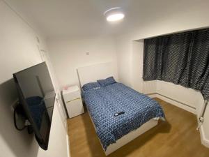 Postel nebo postele na pokoji v ubytování THE ROYAL BOUTIQUE LONDON LODGE By HEATHROW SLEEP 8