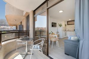a small apartment with a balcony with a table and chairs at Apto Sasha Los Cristianos in Arona