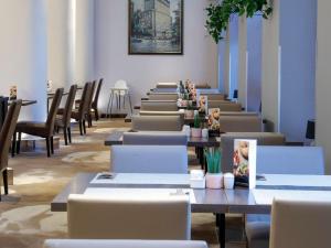Posedenie v ubytovaní Mercure Warszawa Grand
