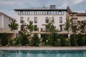 Bazén v ubytování Hotel Rhin Garden nebo v jeho okolí