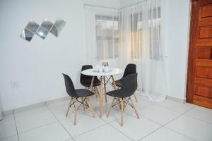 Serene Haven Apartments II的休息区