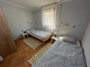 Postel nebo postele na pokoji v ubytování Eszter Vendégház