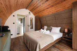 Postel nebo postele na pokoji v ubytování Bracken Hide Hotel