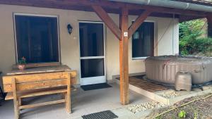 Patio nebo venkovní prostory v ubytování Flóra Apartmanok