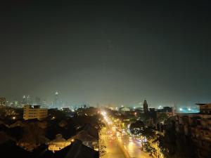 Nespecifikovaný výhled na destinaci Bombaj nebo výhled na město při pohledu z hotelu