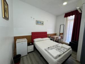 Postel nebo postele na pokoji v ubytování Hostal Mont Thabor
