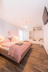 Postel nebo postele na pokoji v ubytování Ferienwohnung 1 (barrierefrei), Hoddersdiek 1