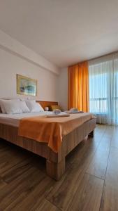 a large bed in a bedroom with a large window at Hotel Molika in Magarevo