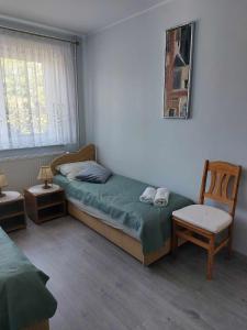 Ένα ή περισσότερα κρεβάτια σε δωμάτιο στο Apartament u Gieni