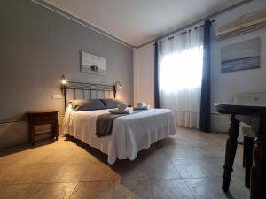 A bed or beds in a room at Victoria Hotel