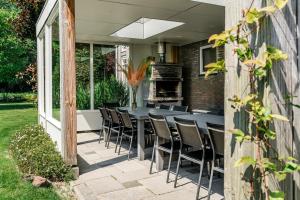 a patio with a long black table and chairs at de Logerie in Enkhuizen