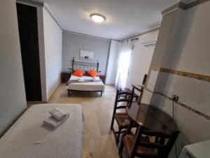 A bed or beds in a room at Victoria Hotel