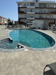 Bazén v ubytování Limassol Beautiful Apartment nebo v jeho okolí