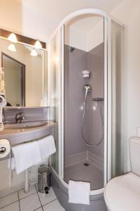 Koupelna v ubytování Brit Hotel Chambery