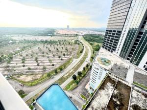 Bazén v ubytování D'Pristine Medini, Iskandar Puteri Johor Bahru Walk to Legoland & Gleneagles nebo v jeho okolí