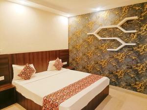 Postel nebo postele na pokoji v ubytování Hotel Tela Suite Near IGI Airport Delhi