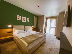 Postel nebo postele na pokoji v ubytování B1 Downtown Hotel