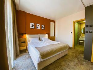 Postel nebo postele na pokoji v ubytování B1 Downtown Hotel