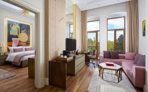 TV a/nebo společenská místnost v ubytování ART Gallery Hotel