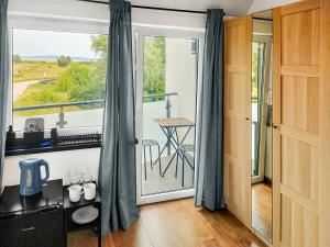 a room with a sliding glass door with a balcony at Luna Port w Rowach in Rowy