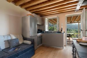 Nhà bếp/bếp nhỏ tại Luxury Green Marignana Villa, Versilia, Pool, Ac, Sauna