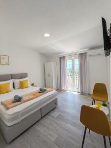 TV a/nebo společenská místnost v ubytování Apartments Kata